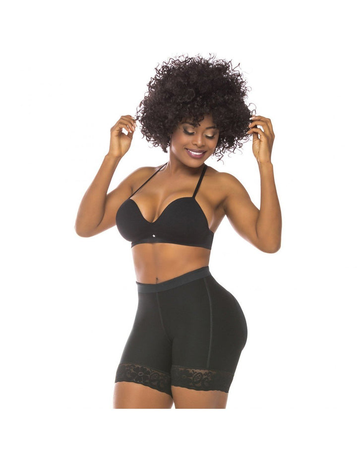 Short levanta cola con huecos 0316-1